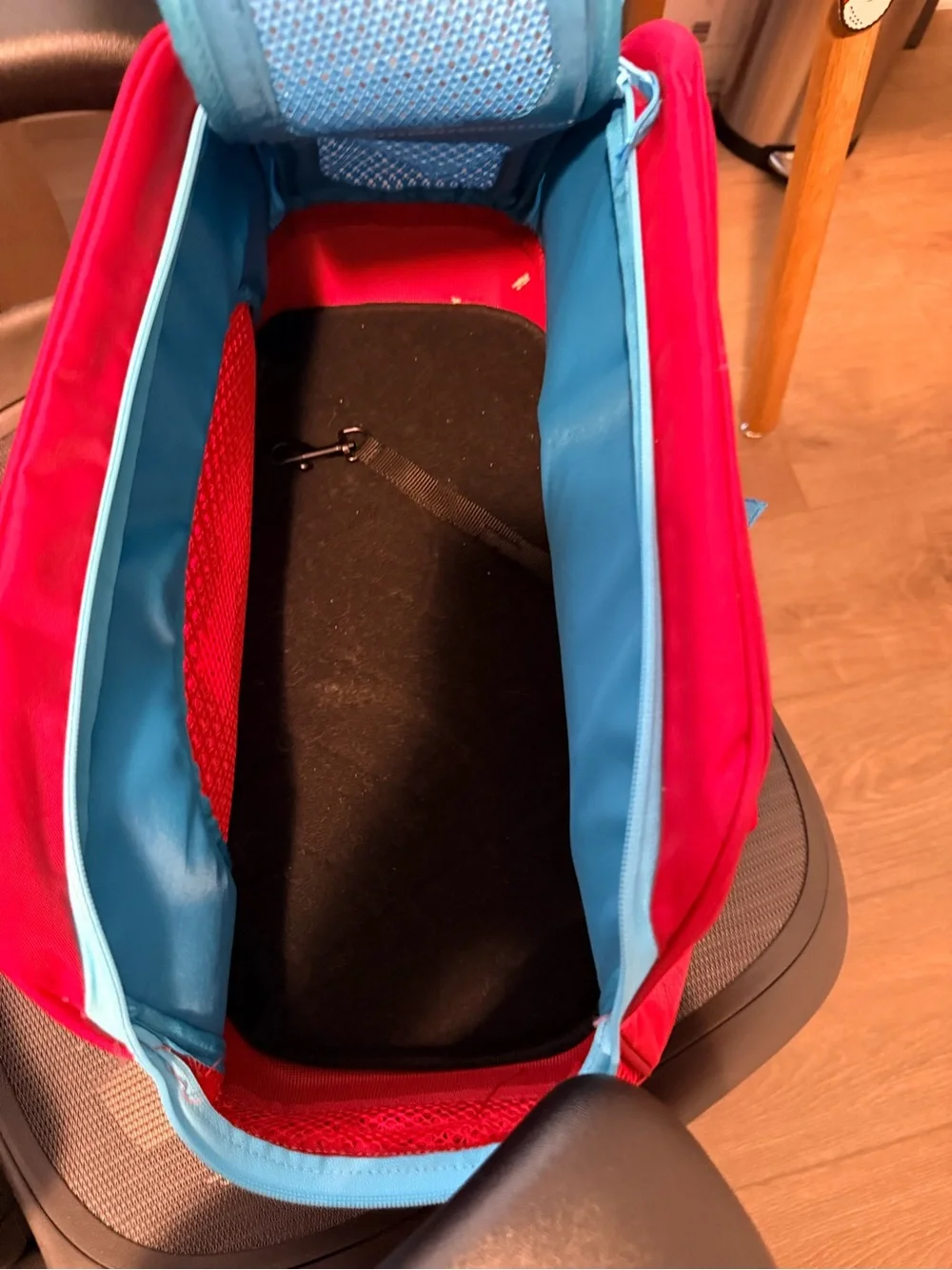 Kurgo Red Dog Carrier Shoulder Bag with Blue Trim size S